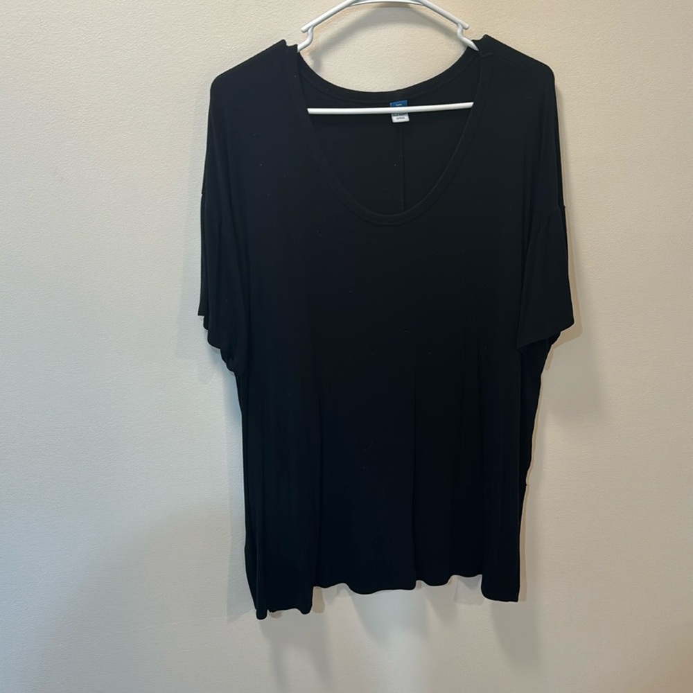 Oversized black top